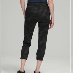 Lululemon Ready to Rulu Jogger Crop